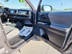 Used 2017  Toyota Tacoma Double Cab 6' Bed V6 4x2 AT &lpar;Natl&rpar; at Auto Finance Center near Matthews&comma; NC