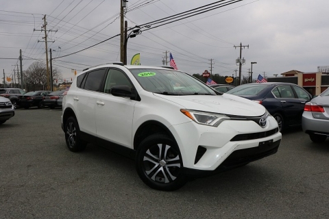 2016 Toyota RAV4 LE's photo