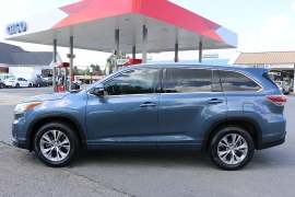 Used 2015  Toyota Highlander 4d SUV FWD XLE at Auto Finance Center near Matthews&comma; NC