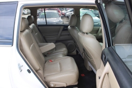 Used 2013  Toyota Highlander 4d SUV FWD at Auto Finance Center near Matthews&comma; NC