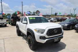 Used 2017  Toyota Tacoma Double Cab 5' Bed V6 4x4 &lpar;Natl&rpar; at Auto Finance Center near Matthews&comma; NC
