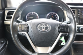 Used 2015  Toyota Highlander FWD 4dr V6 LE &lpar;Natl&rpar; at Auto Finance Center near Matthews&comma; NC