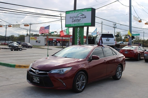 2017 Toyota Camry SE's photo