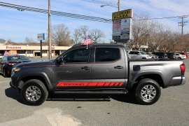 Used 2018  Toyota Tacoma Double Cab 5' Bed V6 4x2 AT &lpar;Natl&rpar; at Auto Finance Center near Matthews&comma; NC
