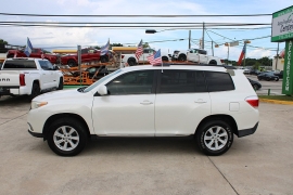 Used 2013  Toyota Highlander 4d SUV FWD at Auto Finance Center near Matthews&comma; NC