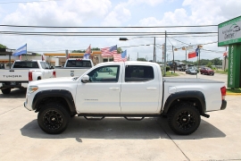 Used 2017  Toyota Tacoma Double Cab 5' Bed V6 4x4 &lpar;Natl&rpar; at Auto Finance Center near Matthews&comma; NC