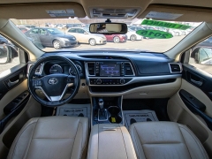 Used 2015  Toyota Highlander 4d SUV AWD XLE at Auto Finance Center near Matthews&comma; NC