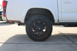 Used 2019  Toyota Tacoma 4WD Double Cab 5' Bed V6 &lpar;Natl&rpar; at Auto Finance Center near Matthews&comma; NC