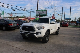 Used 2020  Toyota Tacoma 2WD Double Cab 5' Bed I4 AT &lpar;Natl&rpar; at Auto Finance Center near Matthews&comma; NC