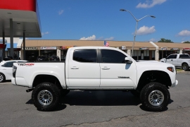 Used 2020  Toyota Tacoma 4WD Double Cab 5' Bed V6 &lpar;Natl&rpar; at Auto Finance Center near Matthews&comma; NC
