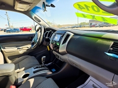 Used 2014  Toyota Tacoma 4WD Double Cab V6 &lpar;Natl&rpar; at Auto Finance Center near Matthews&comma; NC