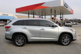 Used 2018  Toyota Highlander V6 FWD &lpar;Natl&rpar; at Auto Finance Center near Matthews&comma; NC