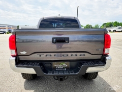 Used 2017  Toyota Tacoma Double Cab 5' Bed V6 4x4 &lpar;Natl&rpar; at Auto Finance Center near Matthews&comma; NC