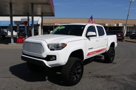 Used 2017  Toyota Tacoma Double Cab 5' Bed V6 4x2 AT &lpar;Natl&rpar; at Auto Finance Center near Matthews&comma; NC