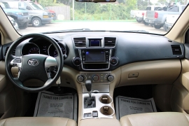 Used 2013  Toyota Highlander 4d SUV FWD at Auto Finance Center near Matthews&comma; NC