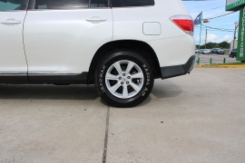 Used 2013  Toyota Highlander 4d SUV FWD at Auto Finance Center near Matthews&comma; NC