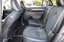 Used 2021  Toyota Highlander AWD &lpar;Natl&rpar; at Auto Finance Center near Matthews&comma; NC