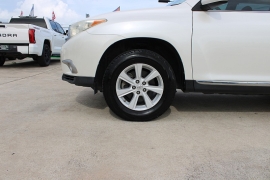 Used 2013  Toyota Highlander 4d SUV FWD at Auto Finance Center near Matthews&comma; NC