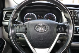Used 2019  Toyota Highlander V6 FWD &lpar;Natl&rpar; at Auto Finance Center near Matthews&comma; NC