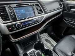 Used 2015  Toyota Highlander 4d SUV AWD XLE at Auto Finance Center near Matthews&comma; NC