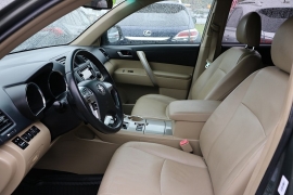 Used 2013  Toyota Highlander 4WD 4dr V6 (Natl) at Auto Finance Center near Matthews, NC