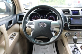Used 2013  Toyota Highlander 4d SUV FWD at Auto Finance Center near Matthews&comma; NC