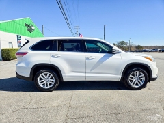 Used 2015  Toyota Highlander FWD 4dr V6 LE &lpar;Natl&rpar; at Auto Finance Center near Matthews&comma; NC