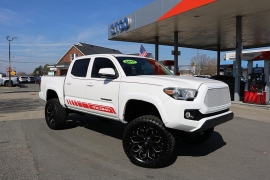 Used 2017  Toyota Tacoma Double Cab 5' Bed V6 4x2 AT &lpar;Natl&rpar; at Auto Finance Center near Matthews&comma; NC