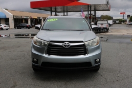 Used 2015 Toyota Highlander 4d SUV FWD XLE at Auto Finance Center near Matthews, NC