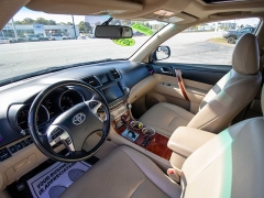 Used 2011  Toyota Highlander 4d SUV AWD Limited at Auto Finance Center near Matthews, NC