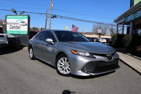 2018 Toyota Camry LE's photo