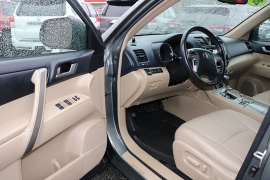 Used 2013  Toyota Highlander 4WD 4dr V6 (Natl) at Auto Finance Center near Matthews, NC