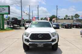Used 2017  Toyota Tacoma Double Cab 5' Bed V6 4x4 &lpar;Natl&rpar; at Auto Finance Center near Matthews&comma; NC