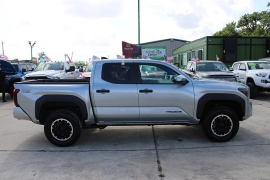 Used 2024  Toyota Tacoma 4WD Double Cab Bed &lpar;Natl&rpar; at Auto Finance Center near Matthews&comma; NC