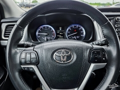 Used 2015  Toyota Highlander 4d SUV AWD XLE at Auto Finance Center near Matthews&comma; NC