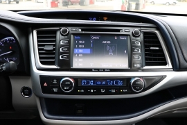 Used 2018  Toyota Highlander V6 FWD &lpar;Natl&rpar; at Auto Finance Center near Matthews&comma; NC