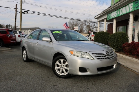 2011 Toyota Camry SE's photo