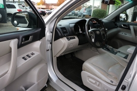 Used 2012  Toyota Highlander FWD 4dr I4 &lpar;Natl&rpar; at Auto Finance Center near Matthews&comma; NC