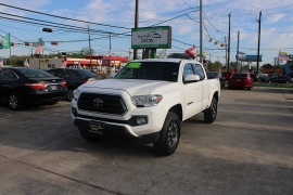 Used 2020  Toyota Tacoma 2WD Double Cab 5' Bed I4 AT &lpar;Natl&rpar; at Auto Finance Center near Matthews&comma; NC
