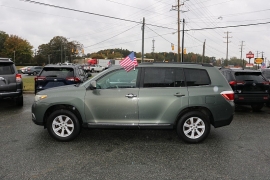 Used 2013  Toyota Highlander 4WD 4dr V6 (Natl) at Auto Finance Center near Matthews, NC