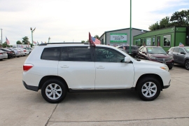 Used 2013  Toyota Highlander 4d SUV FWD at Auto Finance Center near Matthews&comma; NC