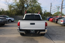 Used 2020  Toyota Tacoma 2WD Double Cab 5' Bed I4 AT &lpar;Natl&rpar; at Auto Finance Center near Matthews&comma; NC