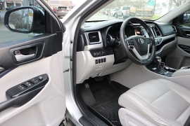 Used 2018  Toyota Highlander V6 FWD &lpar;Natl&rpar; at Auto Finance Center near Matthews&comma; NC