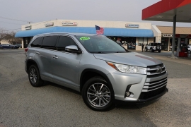 Used 2018  Toyota Highlander V6 FWD &lpar;Natl&rpar; at Auto Finance Center near Matthews&comma; NC