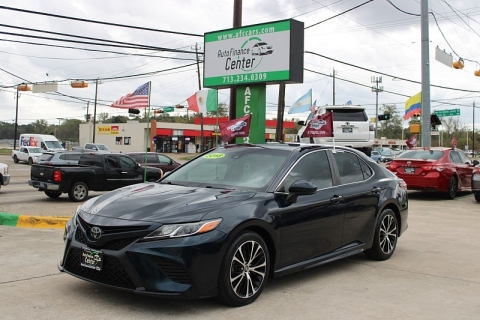2018 Toyota Camry SE's photo