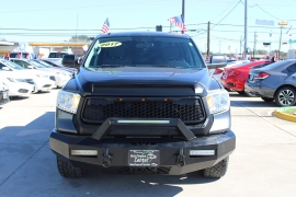 Used 2017  Toyota Tundra 4WD CrewMax 5&period;5' Bed 5&period;7L FFV &lpar;Natl&rpar; at Auto Finance Center near Matthews&comma; NC