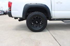 Used 2017  Toyota Tacoma Double Cab 5' Bed V6 4x4 &lpar;Natl&rpar; at Auto Finance Center near Matthews&comma; NC