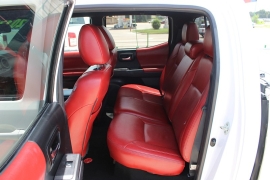 Used 2017  Toyota Tacoma Double Cab 5' Bed V6 4x4 &lpar;Natl&rpar; at Auto Finance Center near Matthews&comma; NC