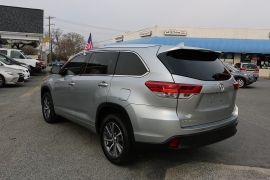 Used 2018  Toyota Highlander V6 FWD &lpar;Natl&rpar; at Auto Finance Center near Matthews&comma; NC