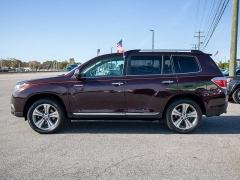 Used 2011  Toyota Highlander 4d SUV AWD Limited at Auto Finance Center near Matthews, NC